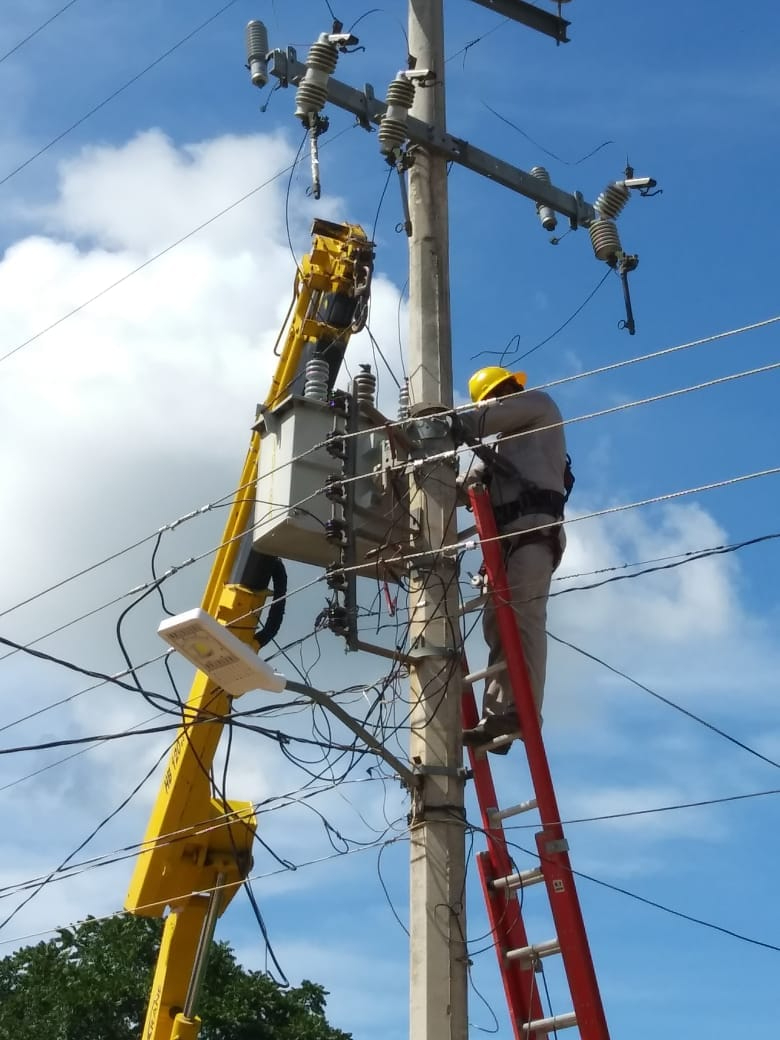 La CFE se comprometió a restablecer la energía eléctrica adecuadamente La CFE se comprometió a restablecer la energía eléctrica adecuadamente