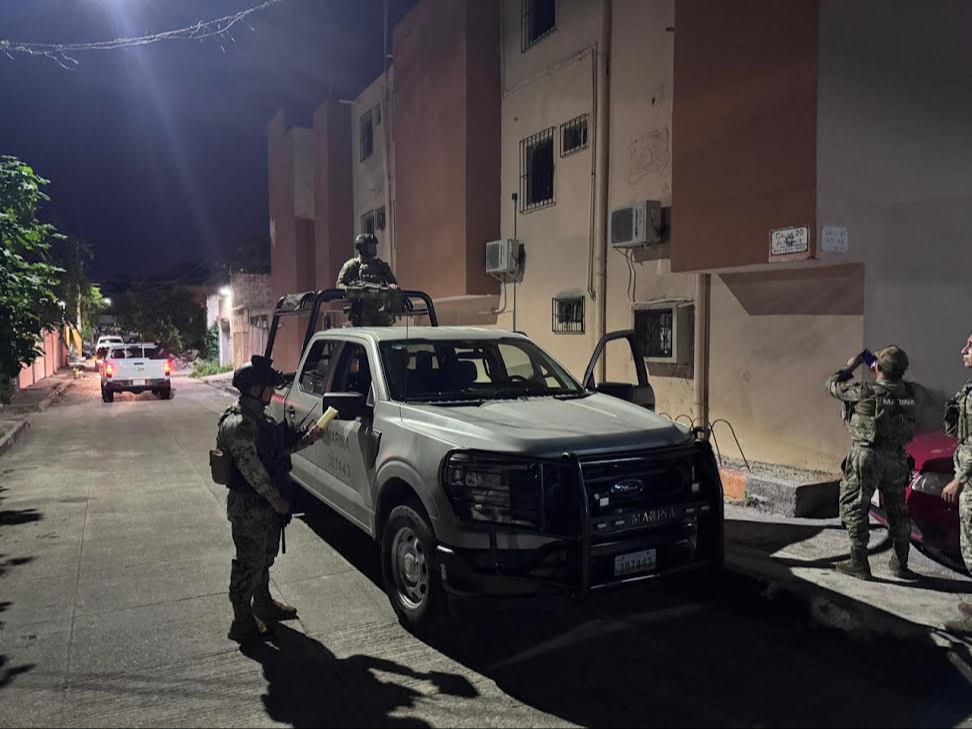 En distintos puntos del municipio se llevaron a cabo cateos donde se encontraros armas y distintas drogas En distintos puntos del municipio se llevaron a cabo cateos donde se encontraros armas y distintas drogas