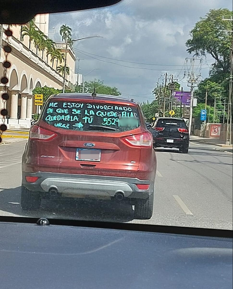 En Mérida, el mensaje decía: “De que se la quede ella, quédatela tú, urge”, junto con su número de celular En Mérida, el mensaje decía: “De que se la quede ella, quédatela tú, urge”, junto con su número de celular