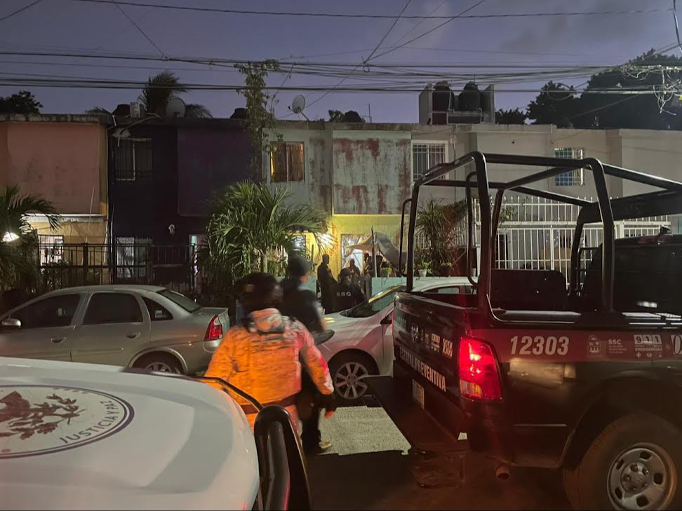 En viviendas se encontraron armas como también diferentes sustancias ilegales En viviendas se encontraron armas como también diferentes sustancias ilegales