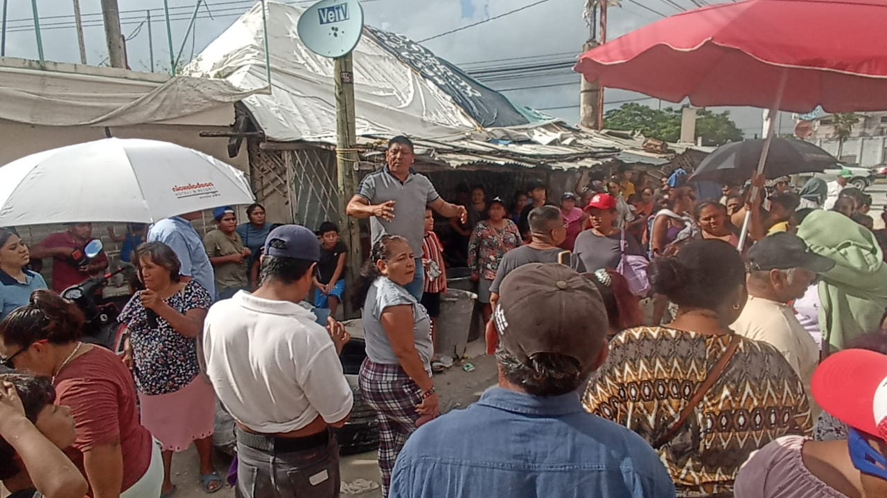Habitantes de la zona se reunieron para exigir el regreso de la maquinaria Habitantes de la zona se reunieron para exigir el regreso de la maquinaria