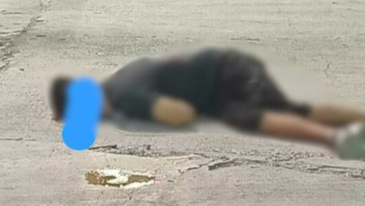 La víctima quedó tendida en el pavimento, rodeada de un operativo policial La víctima quedó tendida en el pavimento, rodeada de un operativo policial