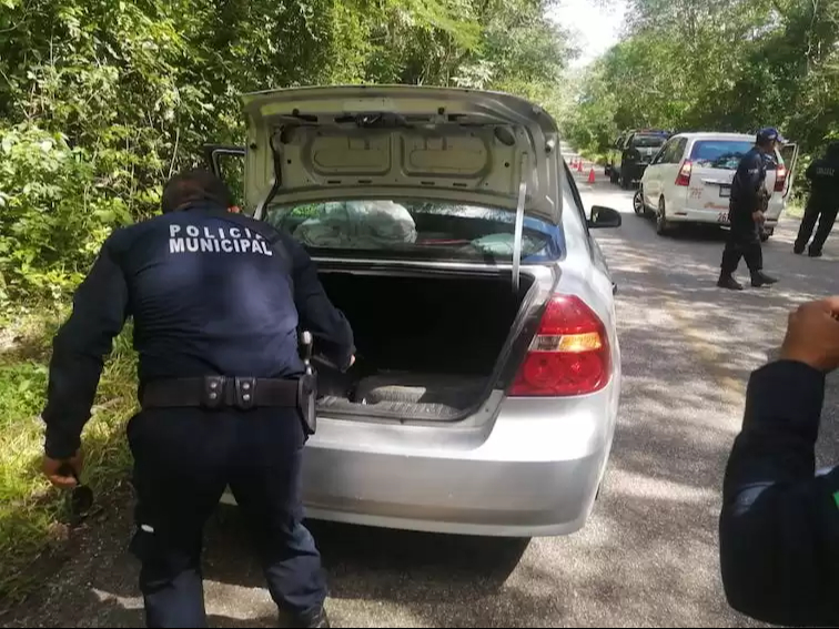 Los delincuentes, encapuchados y armados, escaparon en dirección desconocida Los delincuentes, encapuchados y armados, escaparon en dirección desconocida