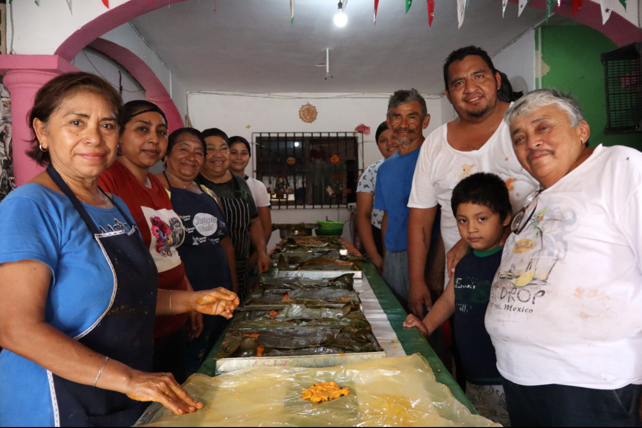 La familia lleva tres décadas cocinando el platillo. La familia lleva tres décadas cocinando el platillo.