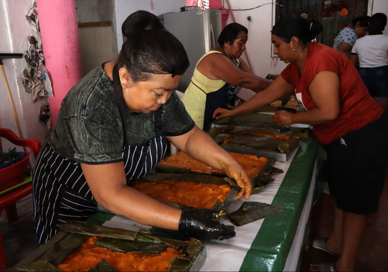 Los artesanos del producto vendieron 120 piezas en la feria Los artesanos del producto vendieron 120 piezas en la feria
