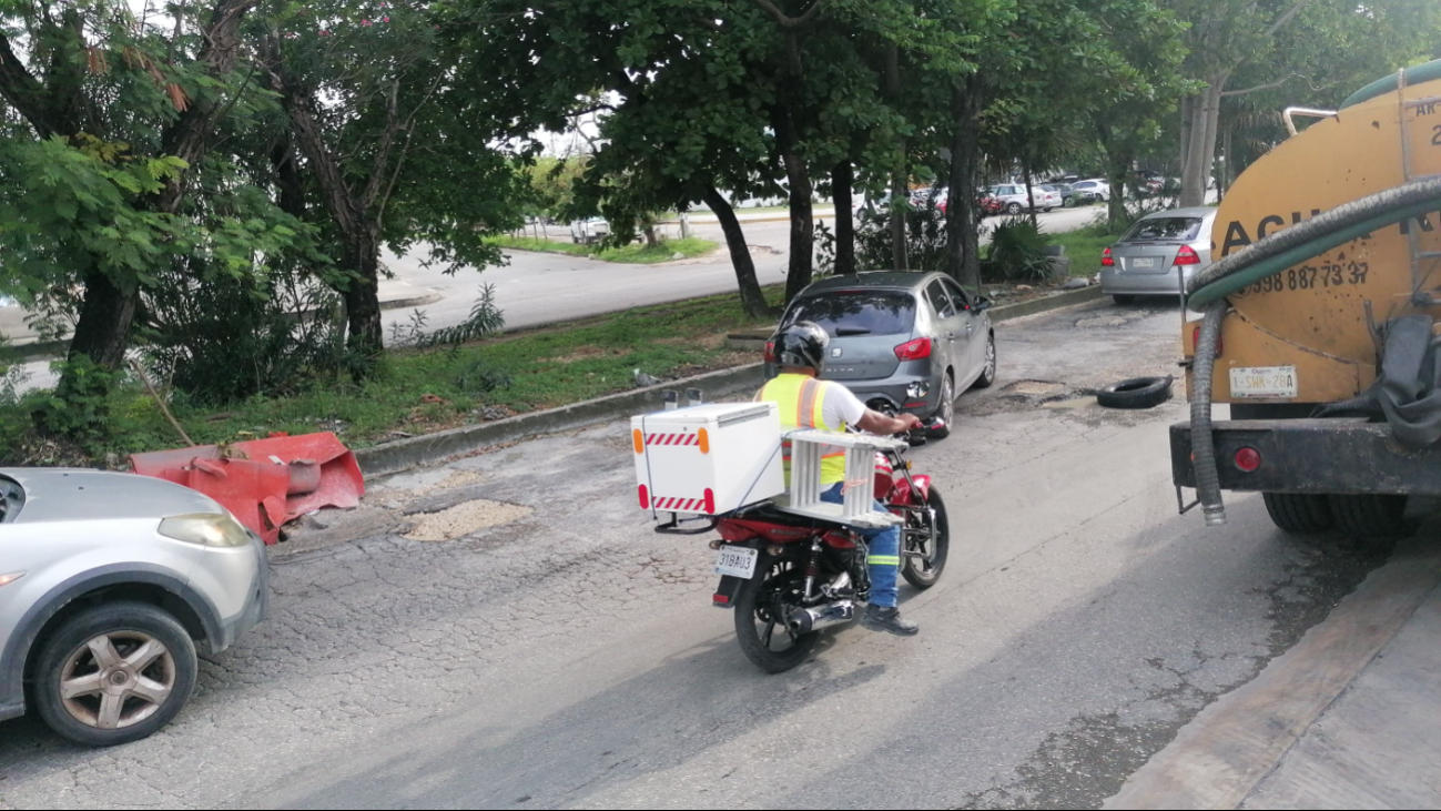 Baches y alcantarillado expuesto qué afecta el tráfico de vehículos Baches y alcantarillado expuesto qué afecta el tráfico de vehículos