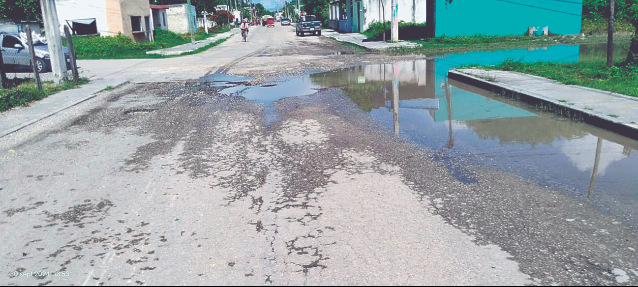El tramo que va de la avenida principal hasta la colonia La Lupita está lleno de hoyancos que representan un peligro para los conductores y arruinan los vehículos El tramo que va de la avenida principal hasta la colonia La Lupita está lleno de hoyancos que representan un peligro para los conductores y arruinan los vehículos