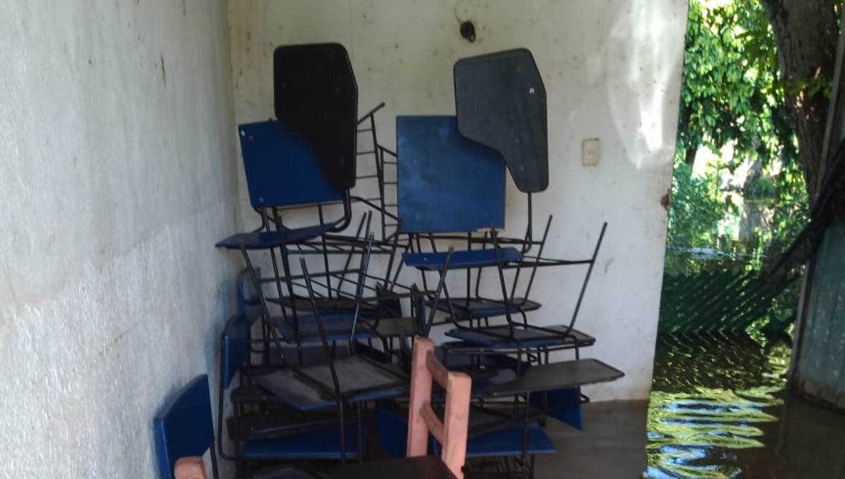 Las aulas de clase se encuentran bajo el agua Las aulas de clase se encuentran bajo el agua