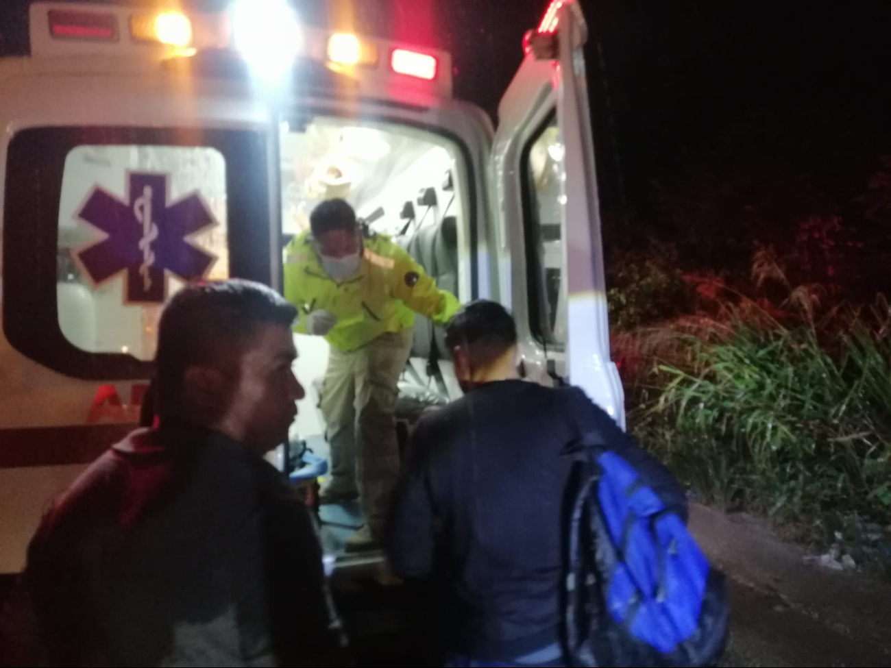Madre e hijo sufren accidente en moto en la carretera Escárcega-Champotón