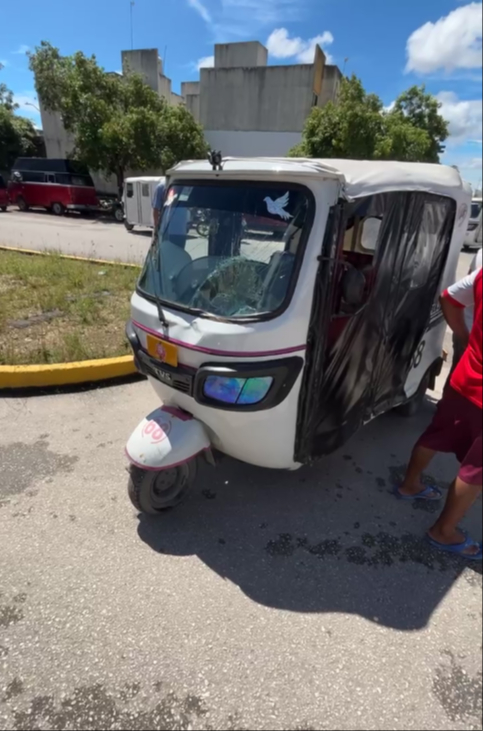 “Pochi" no respeta su alto y causa accidente con motociclista en Playa del Carmen “Pochi" no respeta su alto y causa accidente con motociclista en Playa del Carmen