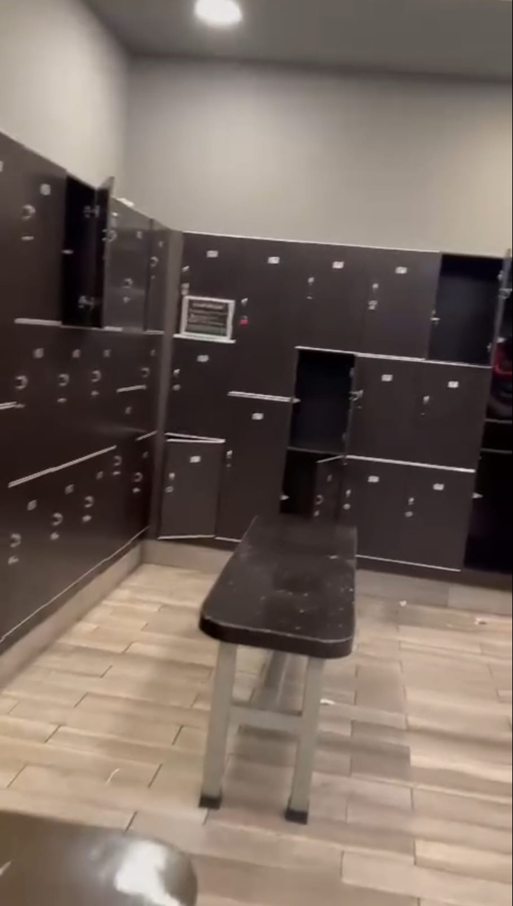 El usuario evidenció la falta de seguridad en los lockers como también del gimnasio El usuario evidenció la falta de seguridad en los lockers como también del gimnasio