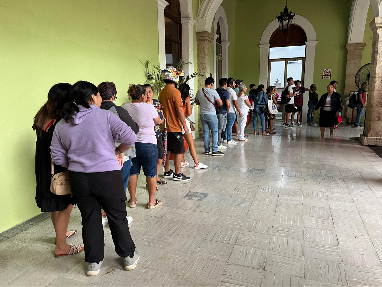 La entrega de boletos está restringida a mayores de edad, con un máximo de cuatro boletos por persona La entrega de boletos está restringida a mayores de edad, con un máximo de cuatro boletos por persona