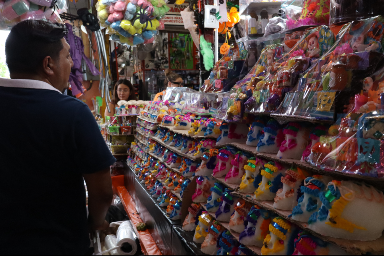 "Por los cielos" ofrenda para difuntos, incrementan precios en mercados de Mérida 