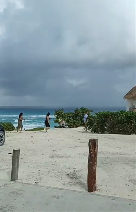 Al final del video, el joven evidenció su llegada a Cancún con la vista de las playas Al final del video, el joven evidenció su llegada a Cancún con la vista de las playas