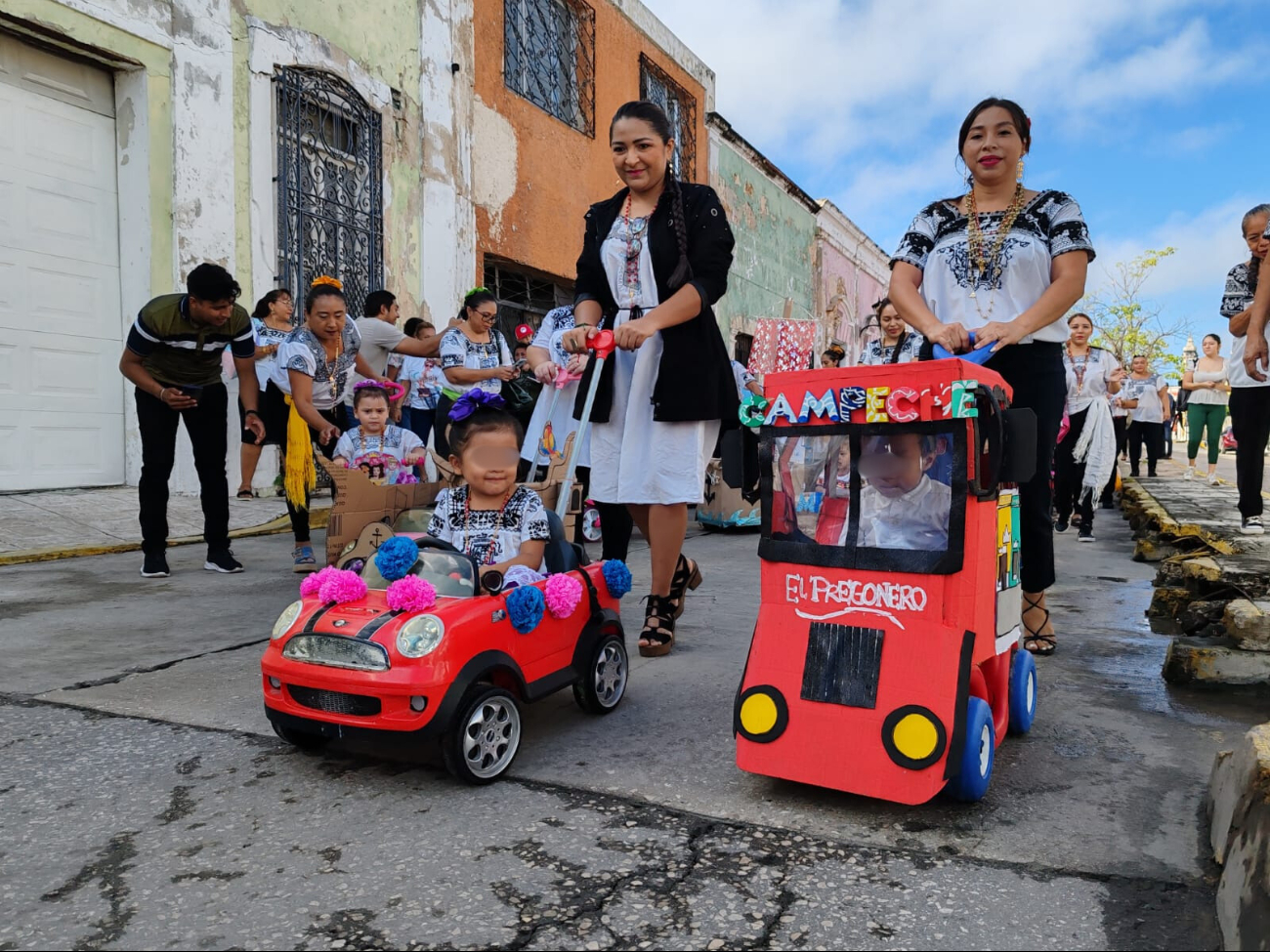 Casi un centenar de niñas y niños participaron en el desfile conmemorativo al cierre del Mes de la Campechanidad 2024 en Campeche