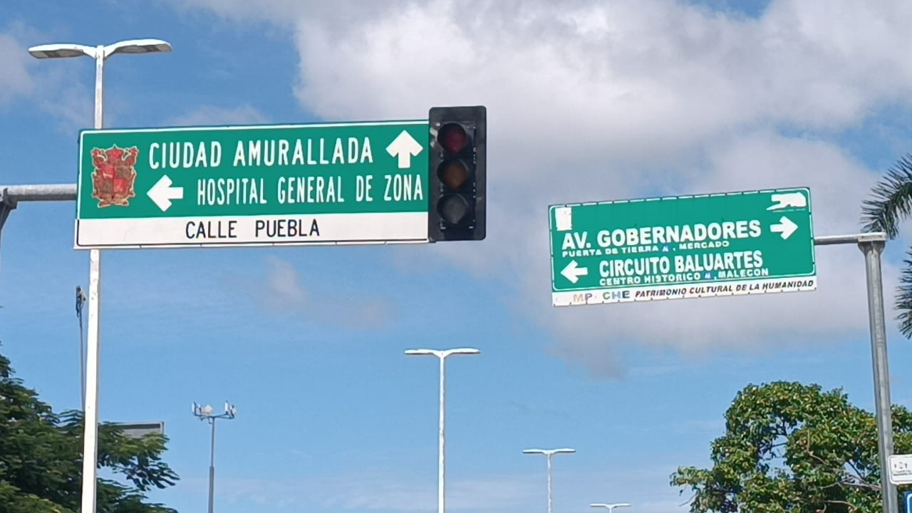 El fallo de los semáforos en la Avenida Central y el cruce con Circuito Baluartes complicó el tráfico vehicular El fallo de los semáforos en la Avenida Central y el cruce con Circuito Baluartes complicó el tráfico vehicular