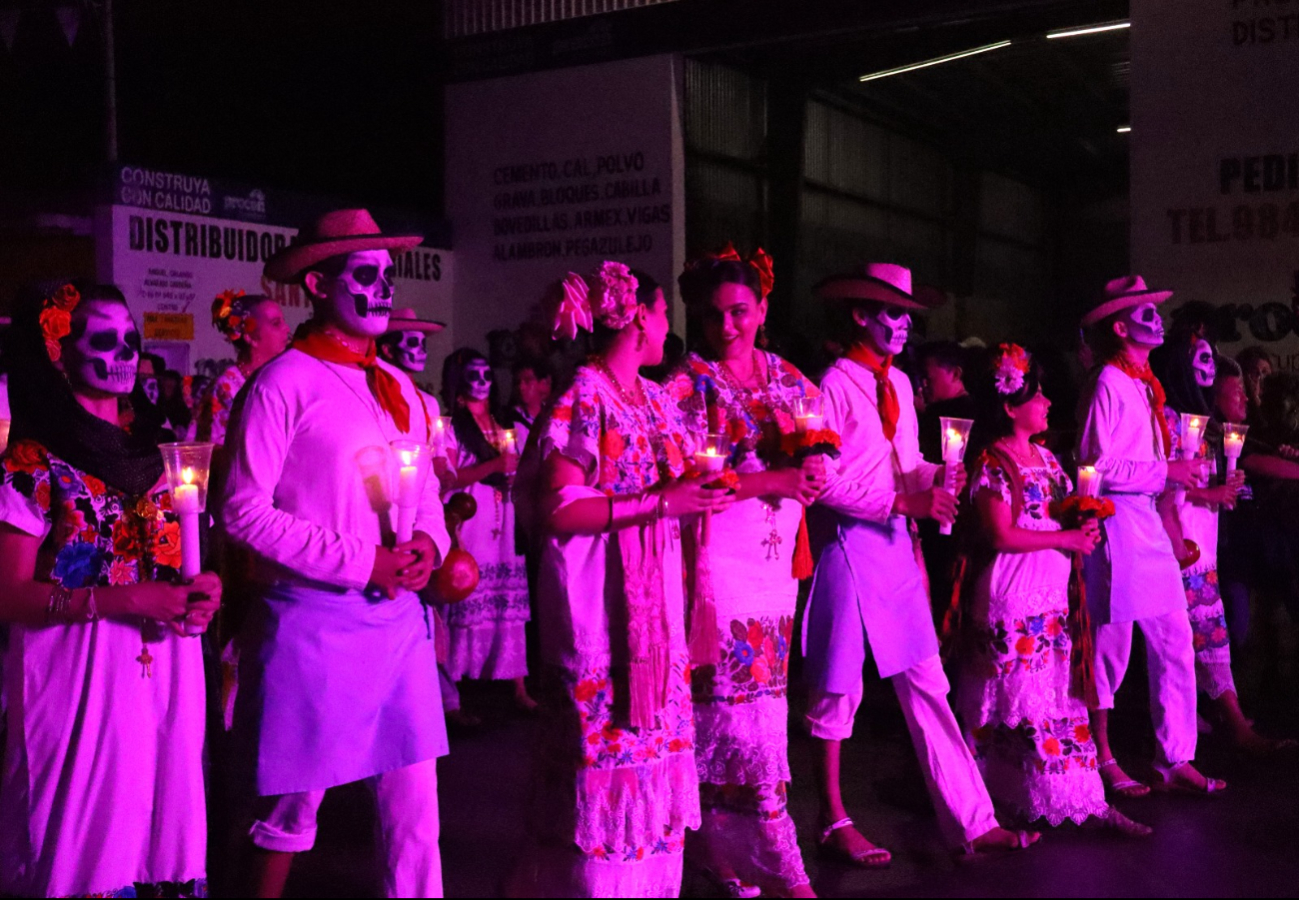 La presidenta municipal de Mérida, Cecilia Patrón, encabezó el paseo La presidenta municipal de Mérida, Cecilia Patrón, encabezó el paseo