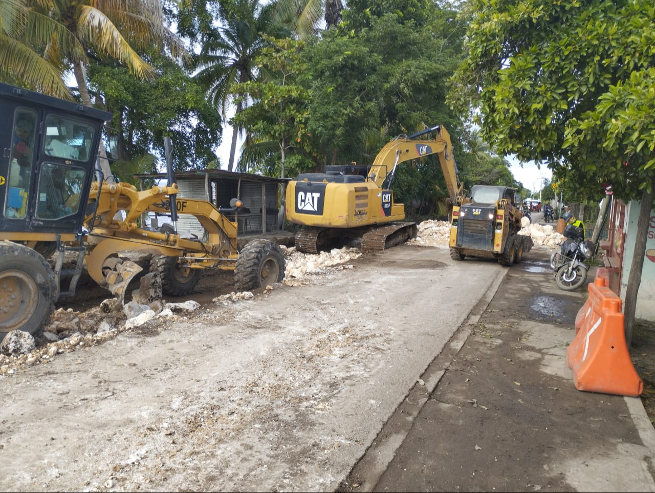 La SEDENA analiza abrir un camino alterno de terracería para aligerar el tránsito en la carretera federal 180 en Atasta La SEDENA analiza abrir un camino alterno de terracería para aligerar el tránsito en la carretera federal 180 en Atasta
