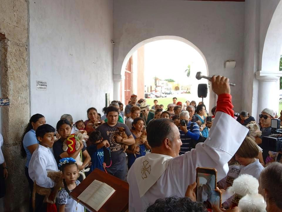 Cada año, Campeche celebra la Feria de San Francisco del 29 de septiembre al 20 de octubre, con eventos culturales y religiosos Cada año, Campeche celebra la Feria de San Francisco del 29 de septiembre al 20 de octubre, con eventos culturales y religiosos