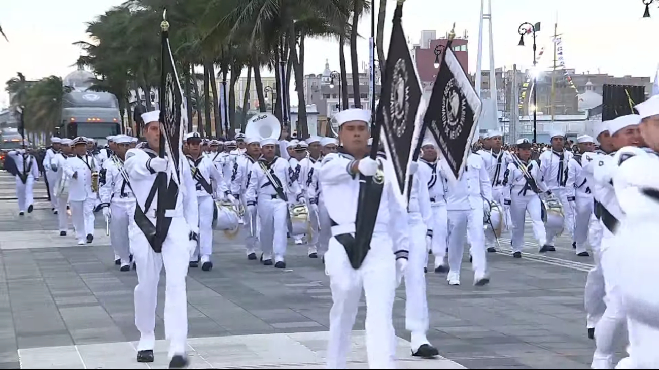 Desfile de la Armada de México en la conmemoración de la creación de la institución. Desfile de la Armada de México en la conmemoración de la creación de la institución.