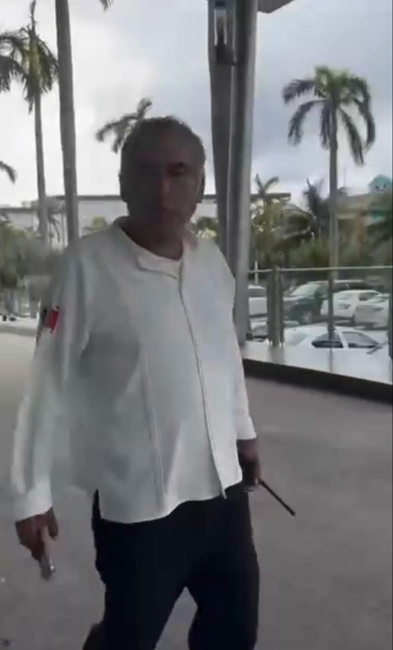 Circula nuevo vídeo de taxista agrediendo verbalmente a conductor de Uber en Cancún