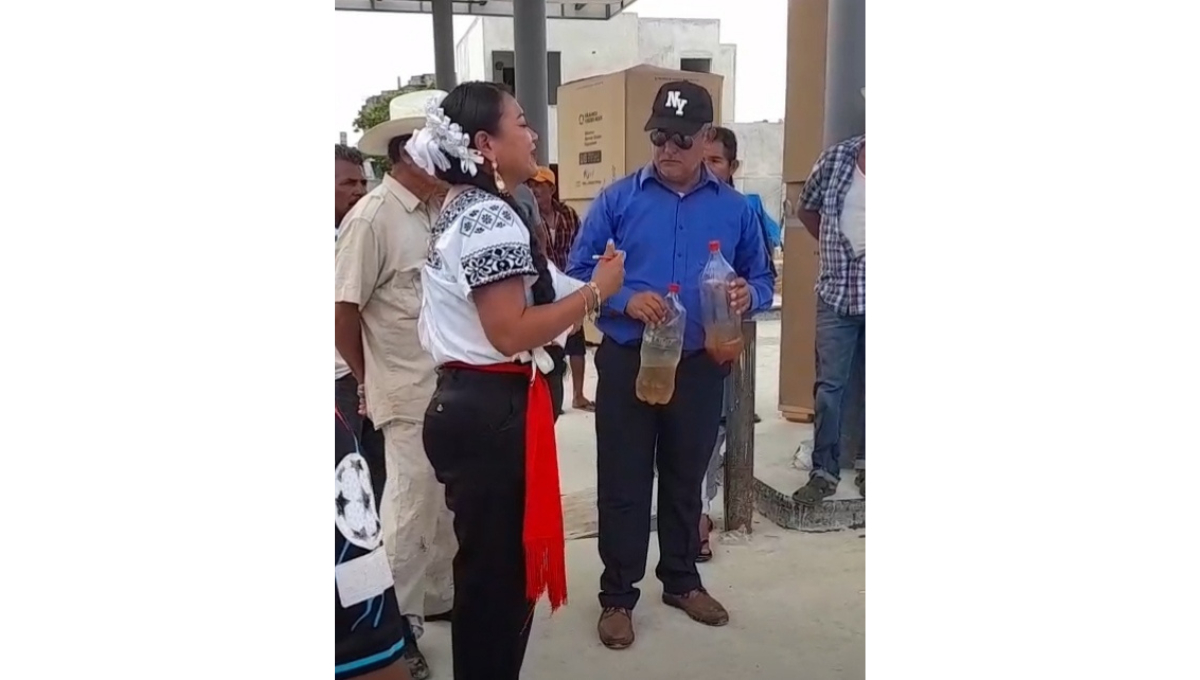 Los encargados de la gasolinera negaron responsabilidad, afirmando que venden gasolina sin agua Los encargados de la gasolinera negaron responsabilidad, afirmando que venden gasolina sin agua