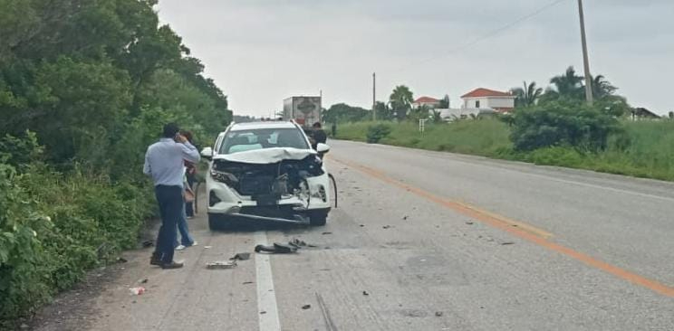 Accidente múltiple en carretera Campeche–Carmen deja dos lesionados  