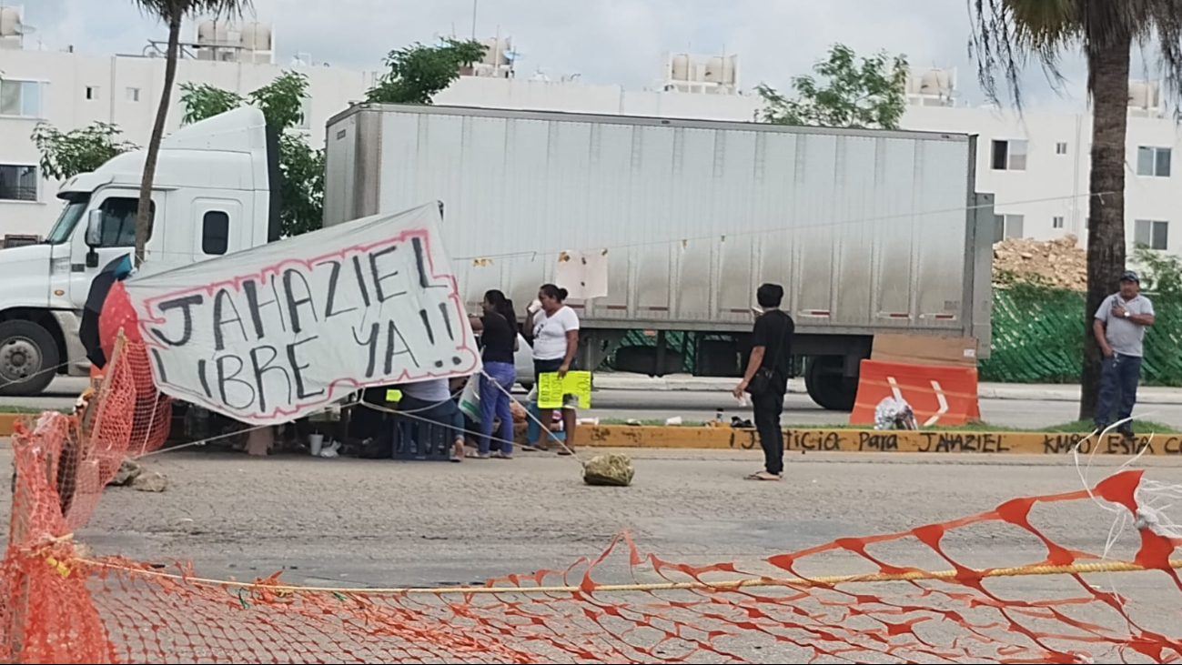 Los familiares de Jahaziel "N.", acusado de violencia vicaria, mantienen cerrada la avenida 115 desde el viernes