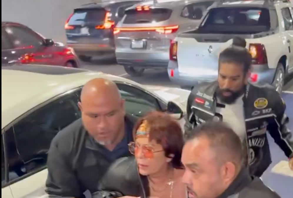 Alejandra se ve en estado inconveniente a su llegada a la CDMX Alejandra se ve en estado inconveniente a su llegada a la CDMX