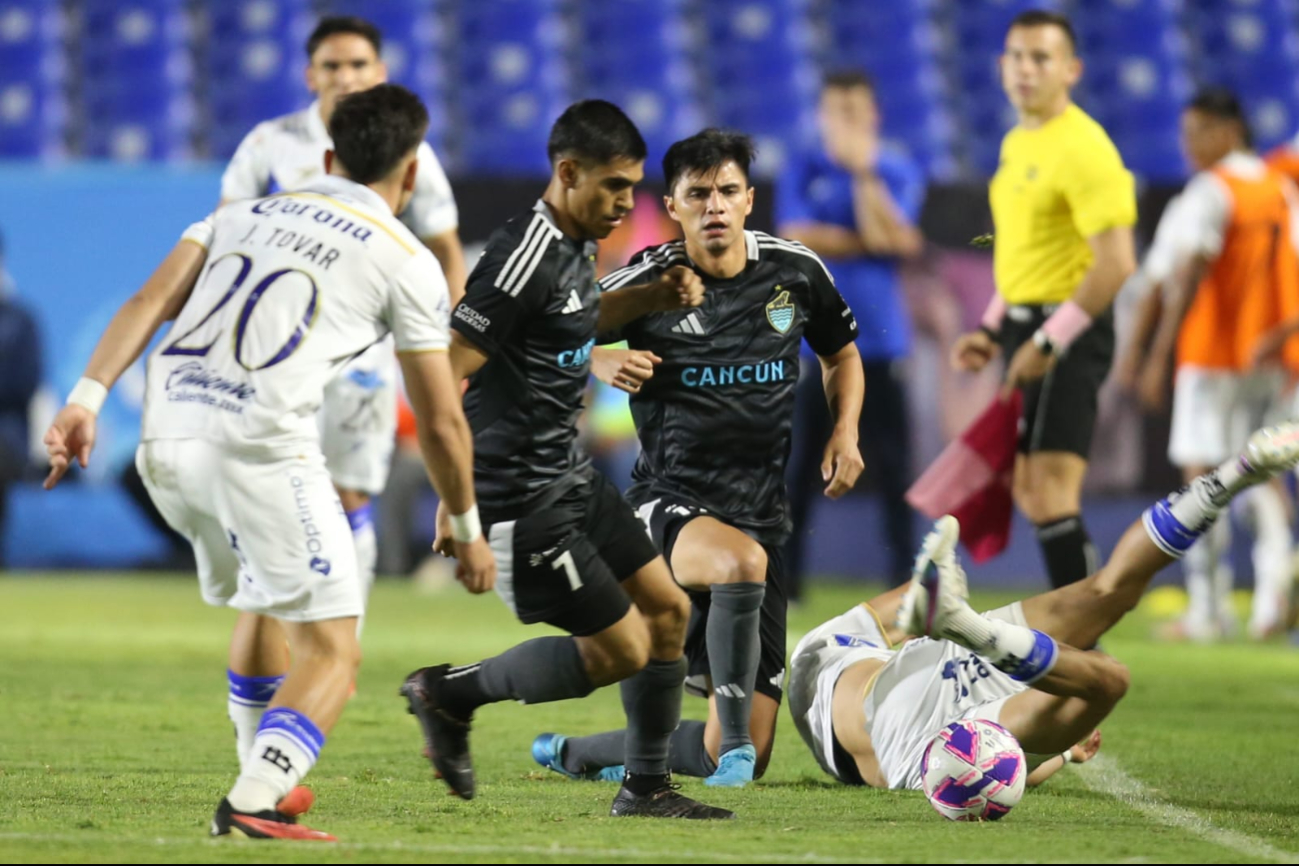 Toros de Celaya triunfan ante las Iguanas cancunenses
