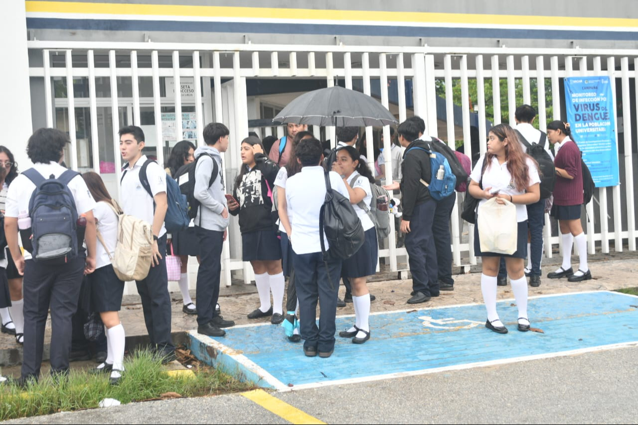 Alumnos tuvieron que regresar a sus domicilios Alumnos tuvieron que regresar a sus domicilios
