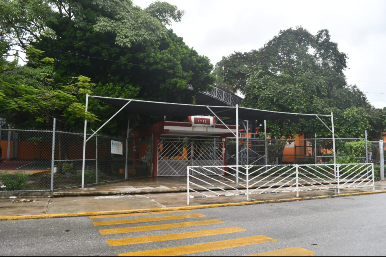 Clases suspendidas en Campeche debido al Huracán Milton causando malestar por aviso tardío Clases suspendidas en Campeche debido al Huracán Milton causando malestar por aviso tardío