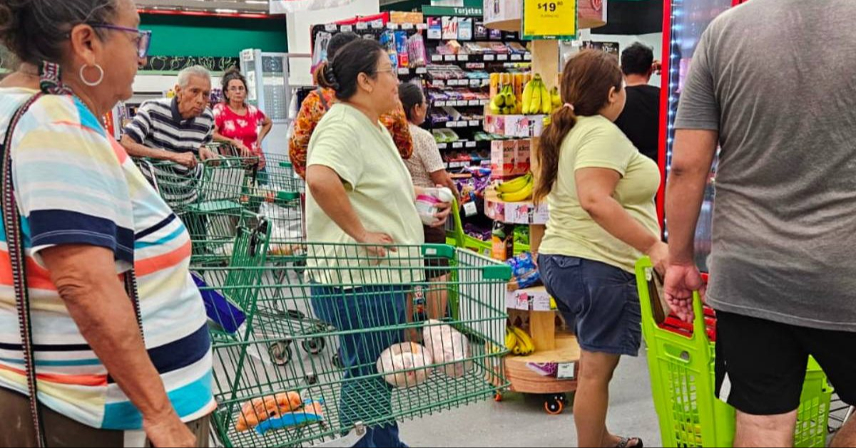 Compras de pánico en Cancún por el paso del Huracán Milton