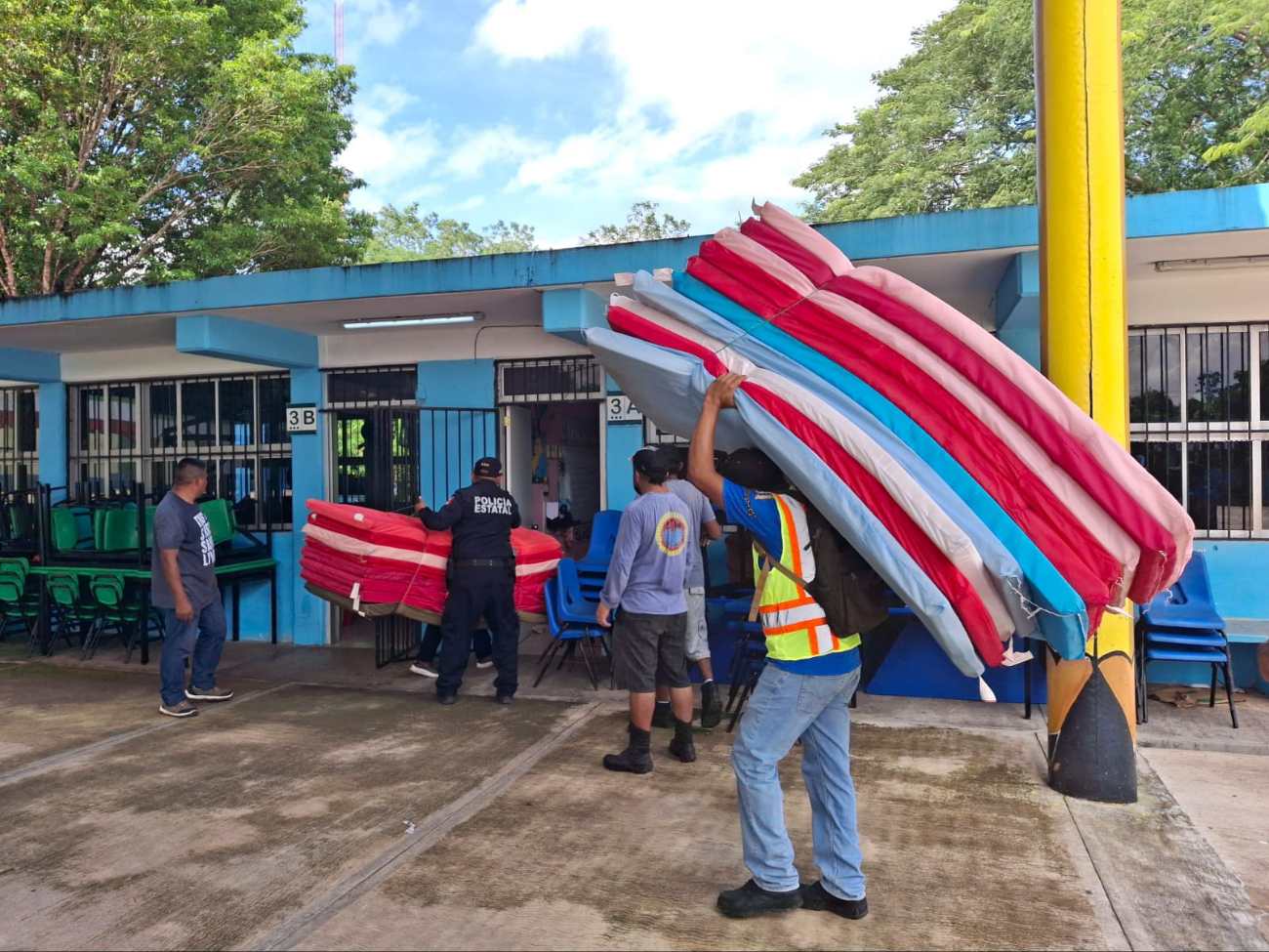 Los albergues en Peto fueron realizados en coordinación con protección civil, policía municipal y estatal ante la llegada de "Milton". Los albergues en Peto fueron realizados en coordinación con protección civil, policía municipal y estatal ante la llegada de "Milton".