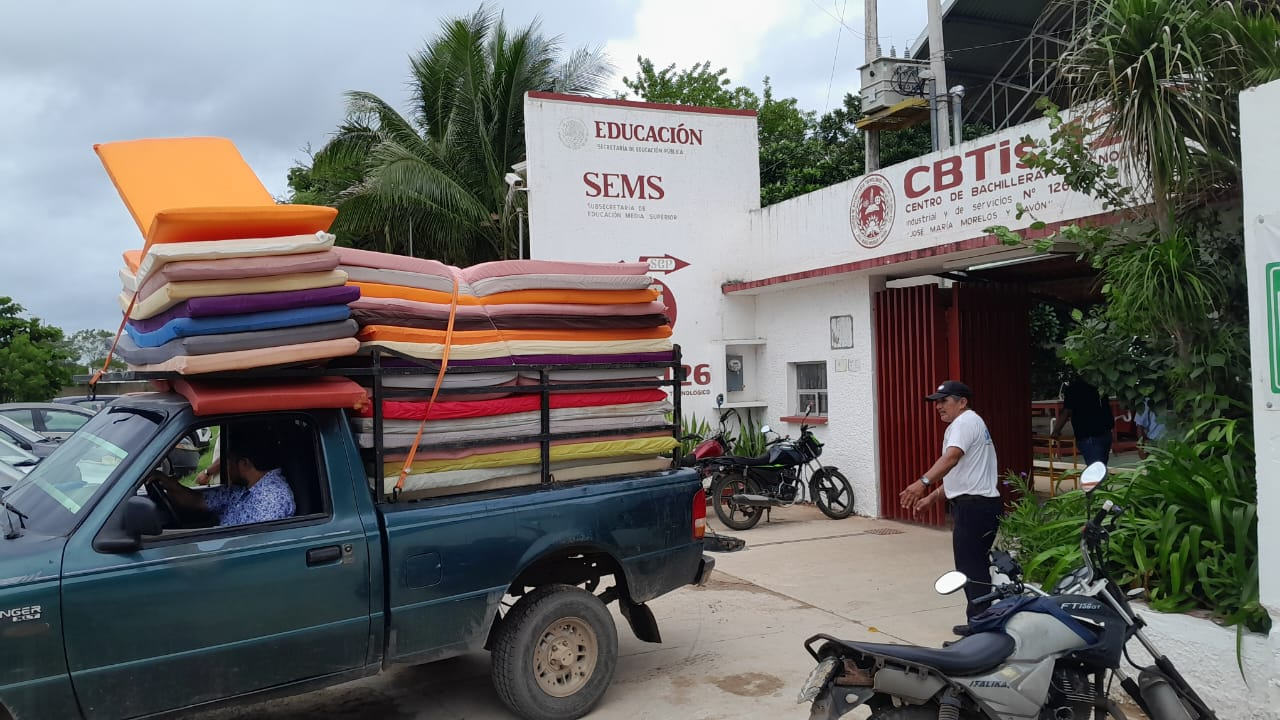 Refugio temporal activado en Calkiní para evacuar a familias, con apoyo de Protección Civil y otras autoridades Refugio temporal activado en Calkiní para evacuar a familias, con apoyo de Protección Civil y otras autoridades