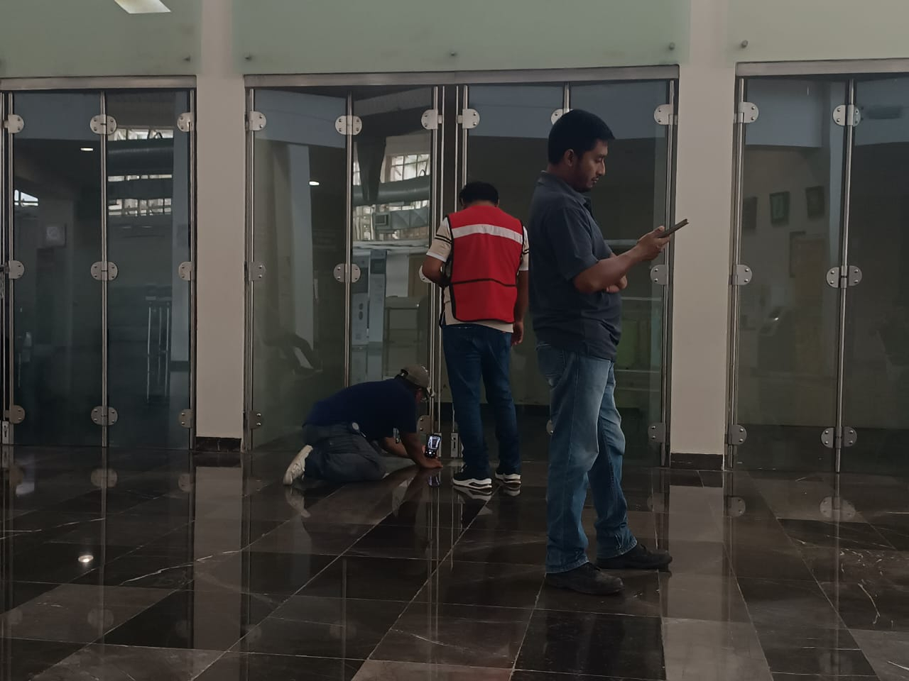 Tres de cuatro vuelos suspendidos en el Aeropuerto Internacional de Campeche, manteniéndose operativa solo la terminal para emergencias Tres de cuatro vuelos suspendidos en el Aeropuerto Internacional de Campeche, manteniéndose operativa solo la terminal para emergencias