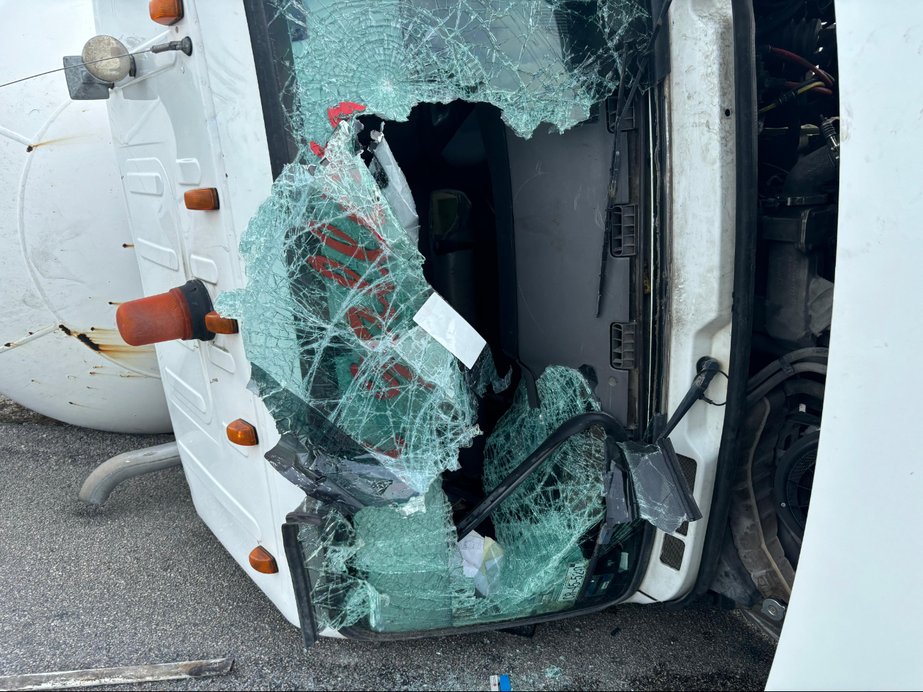 El accidente ocurrió en el kilómetro 26 del tramo Ciudad del Carmen-Isla Aguada, frente al rancho La Ensenada El accidente ocurrió en el kilómetro 26 del tramo Ciudad del Carmen-Isla Aguada, frente al rancho La Ensenada