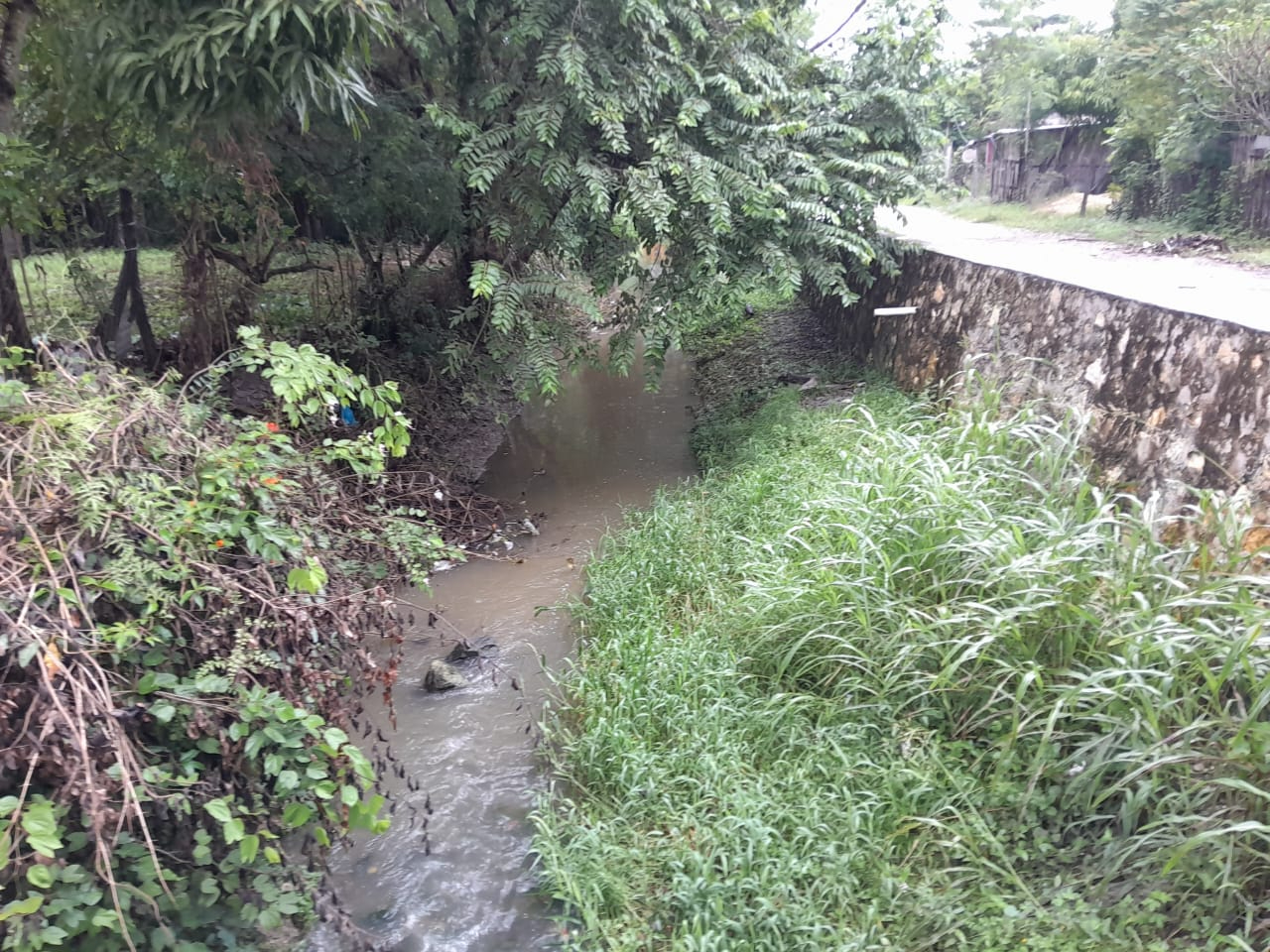 Las colonias cercanas al dren natural están bajo vigilancia, pero el nivel del agua se mantiene bajo Las colonias cercanas al dren natural están bajo vigilancia, pero el nivel del agua se mantiene bajo