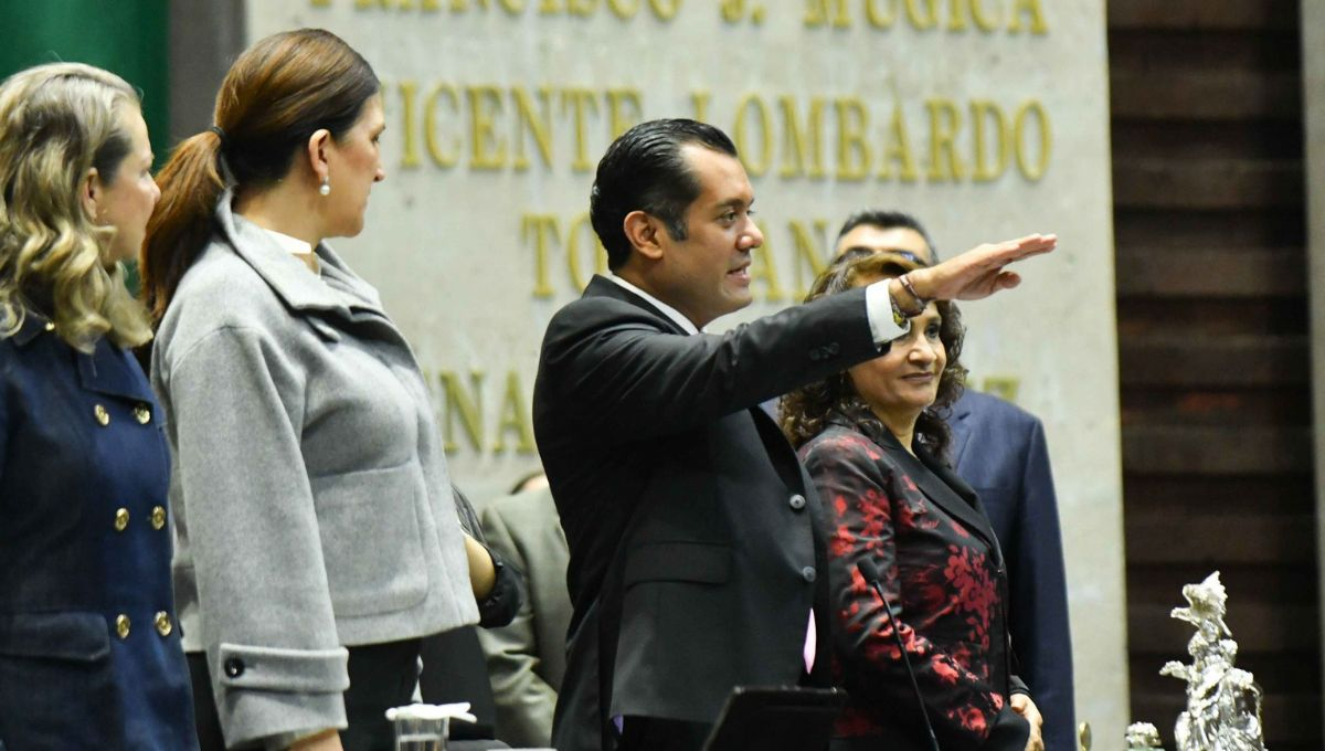 Sergio Carlos Gutiérrez Luna rindió protesta como nuevo Presidente de la Mesa Directiva de la Cámara de Diputados Sergio Carlos Gutiérrez Luna rindió protesta como nuevo Presidente de la Mesa Directiva de la Cámara de Diputados
