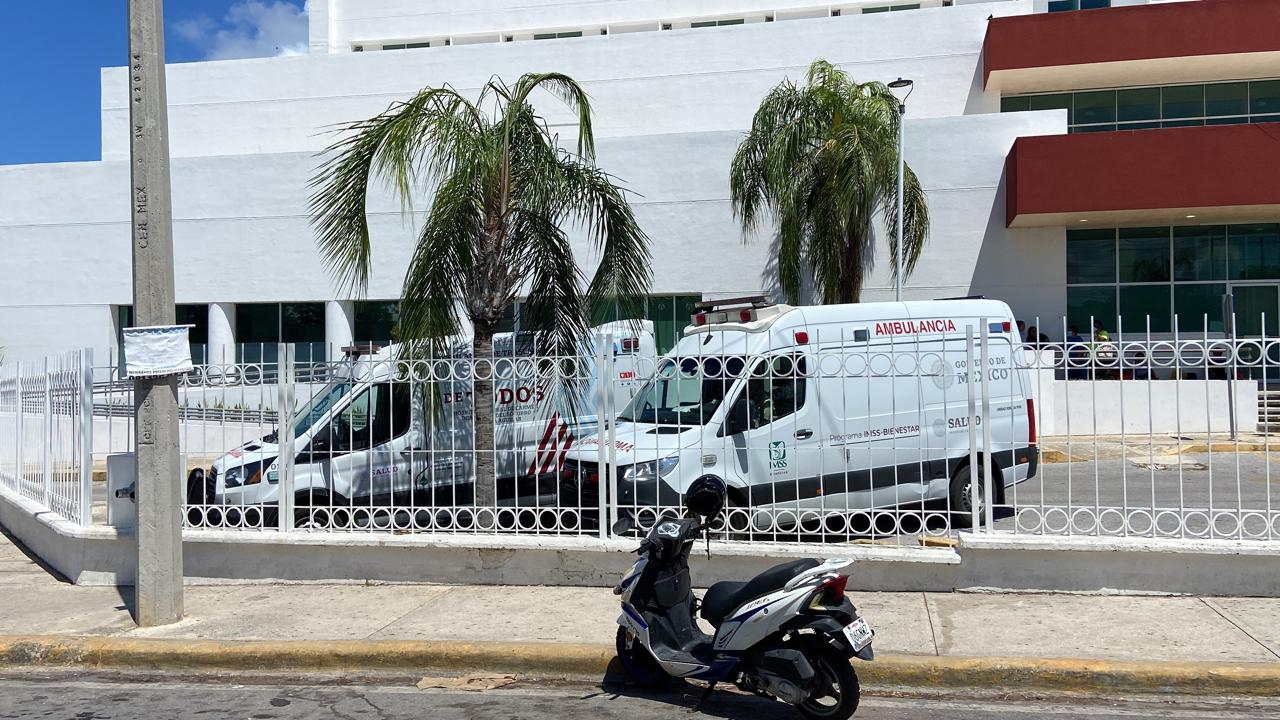 Trabajador recibe fuerte descarga eléctrica al pisar un charco de agua Trabajador recibe fuerte descarga eléctrica al pisar un charco de agua