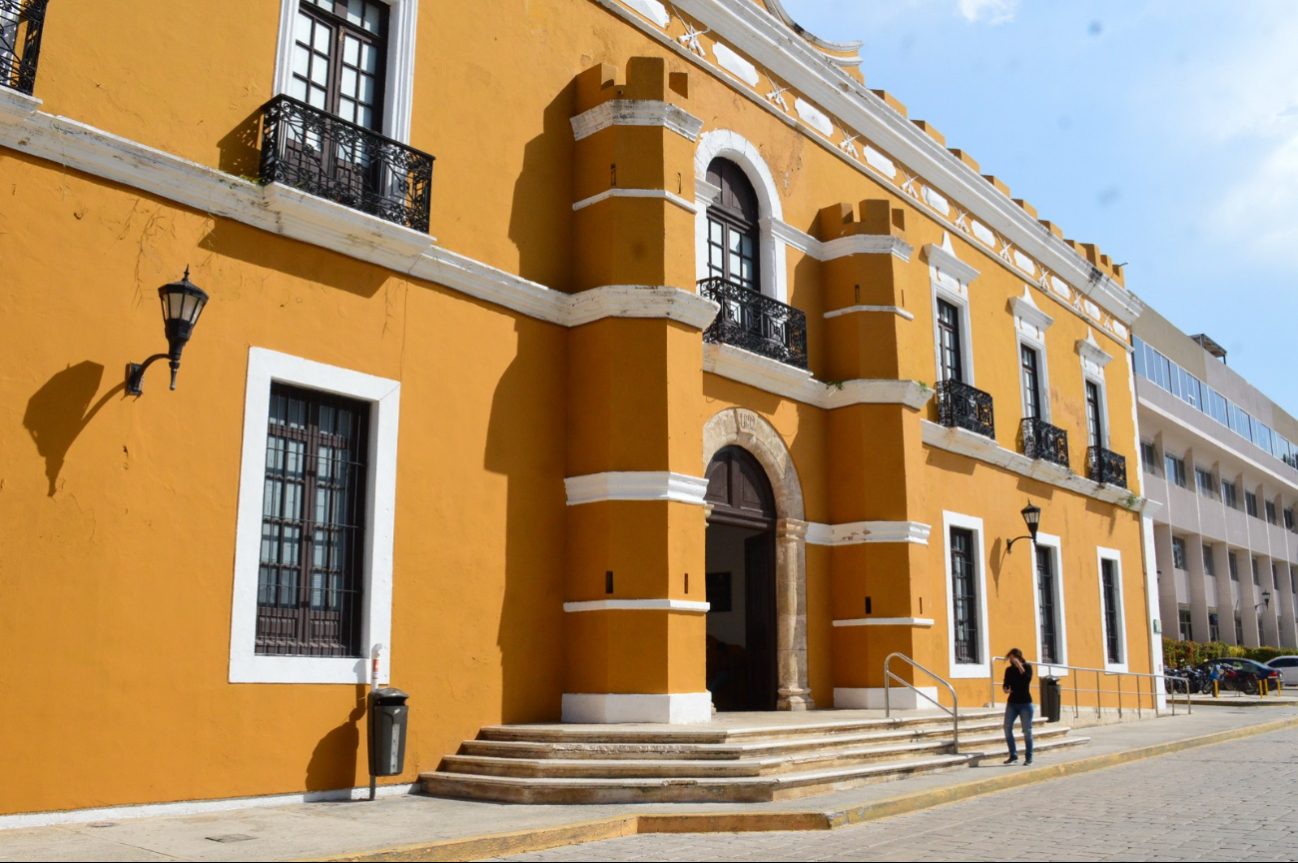 Ayuntamiento de Campeche debe pagar por, los daños al vehíñculo Ayuntamiento de Campeche debe pagar por, los daños al vehíñculo