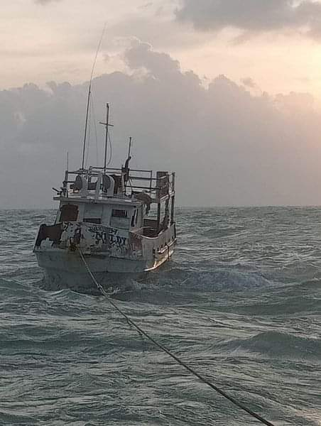 Las familias de los tripulantes esperan ansiosas su llegada al puerto de abrigo de Yucalpetén Las familias de los tripulantes esperan ansiosas su llegada al puerto de abrigo de Yucalpetén