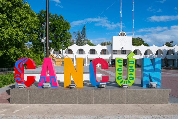 Letras de Cancún en el centro Letras de Cancún en el centro