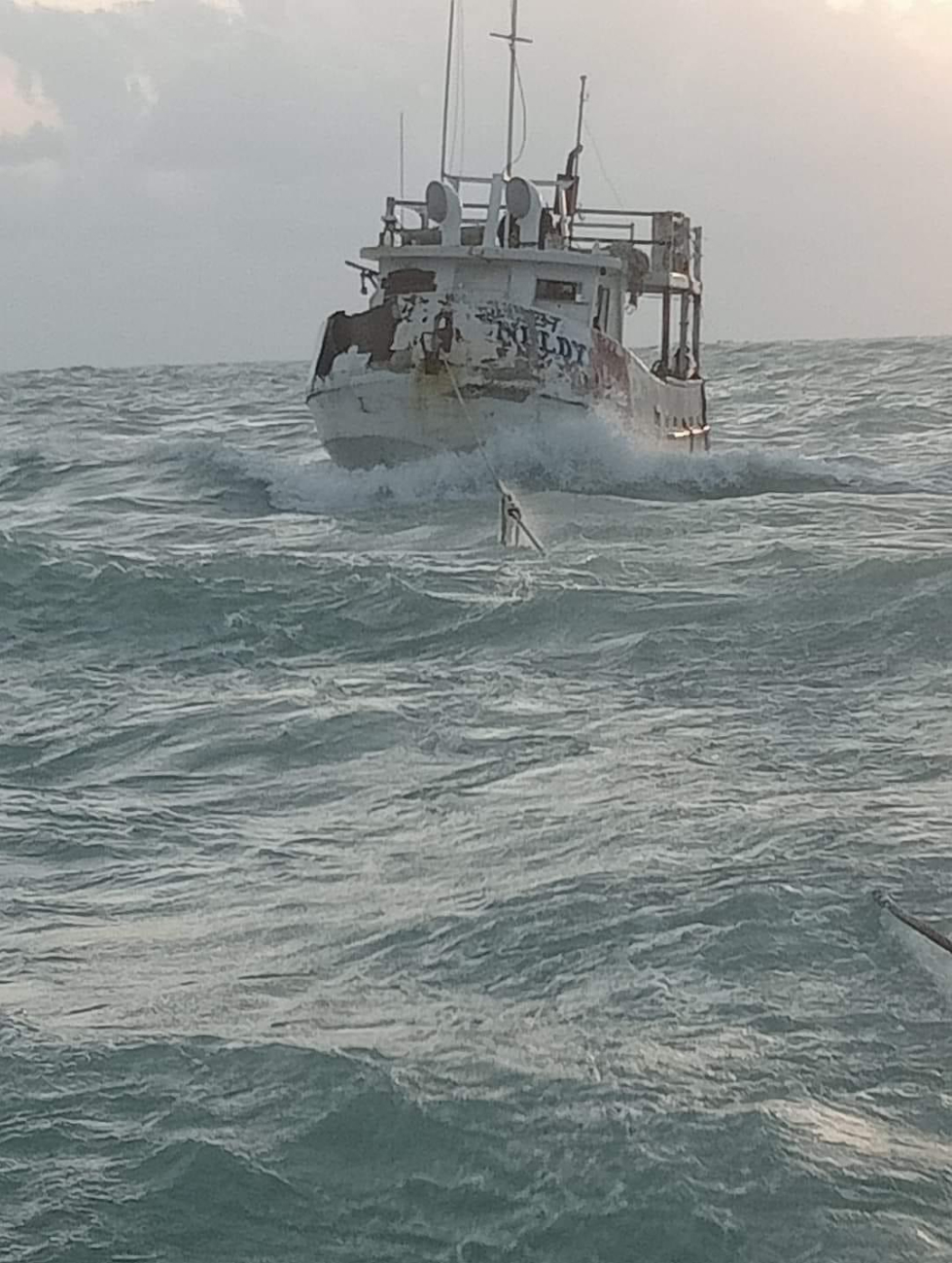 Los pescadores del "Neldy" fueron rescatados tras quedar a la deriva en el huracán "Milton".