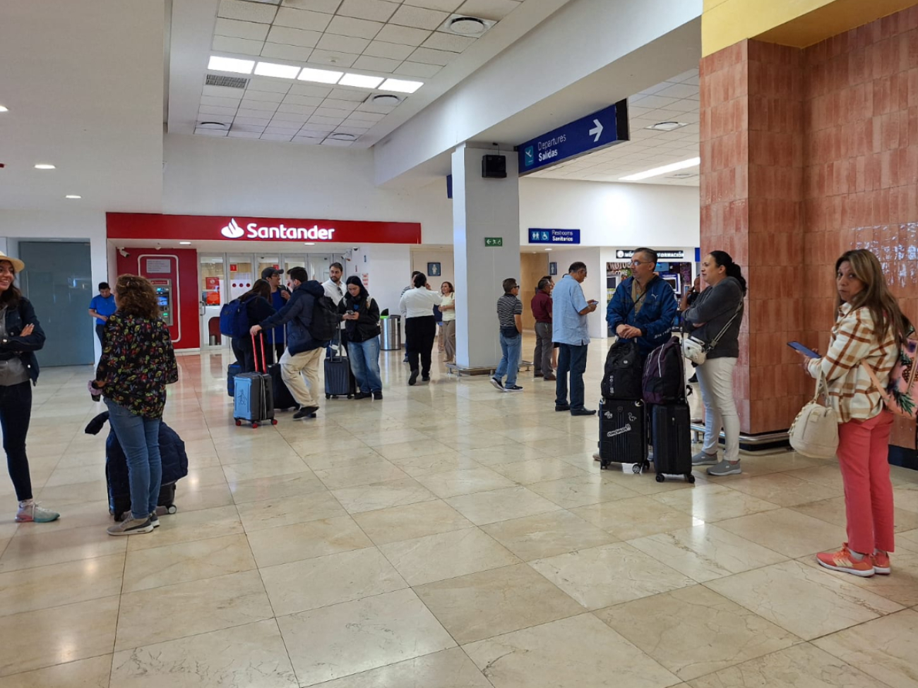 Los vuelos matutinos partieron con horas de demora Los vuelos matutinos partieron con horas de demora