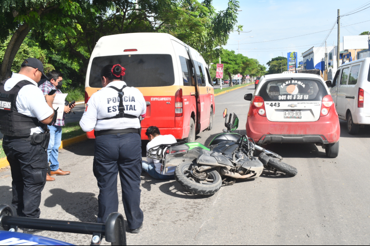 Un vehículo cerró el paso a los taxis Un vehículo cerró el paso a los taxis