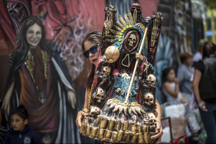 El Santuario Familia de Devotos cuenta con más de 2 mil imágenes, la mayoría donadas. El Santuario Familia de Devotos cuenta con más de 2 mil imágenes, la mayoría donadas.