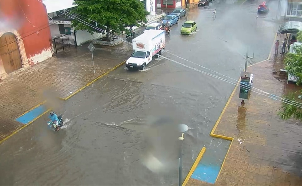 En el barrio de Santa Lucía también se registraron algunas anegaciones En el barrio de Santa Lucía también se registraron algunas anegaciones