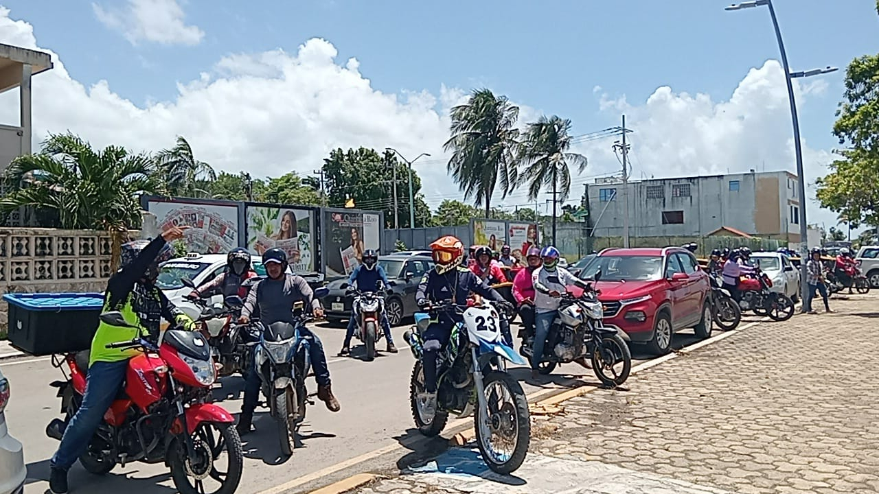 La Ley Chaleco sigue siendo controvertida por muchos motociclistas. La Ley Chaleco sigue siendo controvertida por muchos motociclistas.