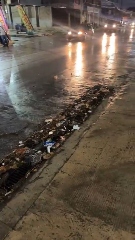 No se registraron accidentes, pero la basura acumulada en las alcantarillas podría agravar las condiciones No se registraron accidentes, pero la basura acumulada en las alcantarillas podría agravar las condiciones